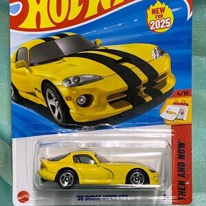 '96 Dodge Viper GTS Yellow Hot Wheels Toy Car